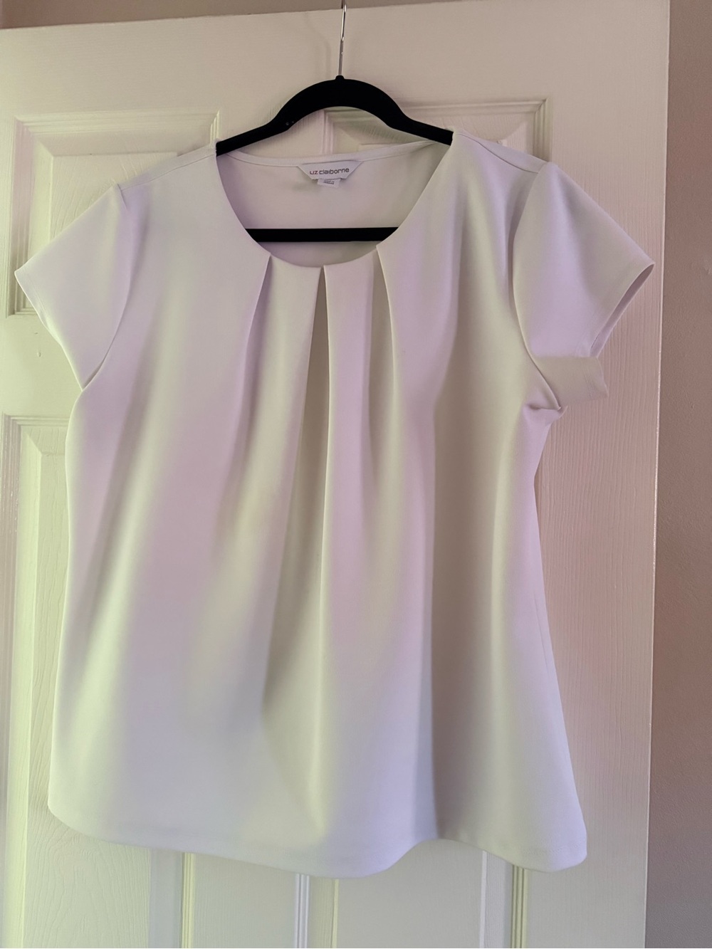 Liz Claiborne Cream Short-Sleeve Pleated Front Blouse